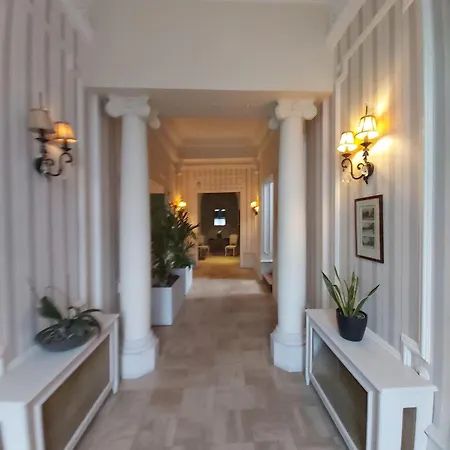 Particuliere Dans Un Manoir Bed and breakfast Noyon